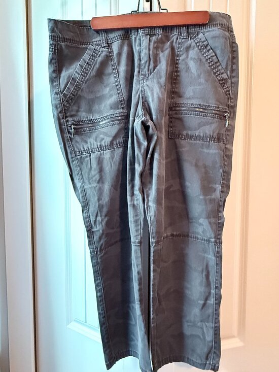 supplies Pants - Camo ankle pants